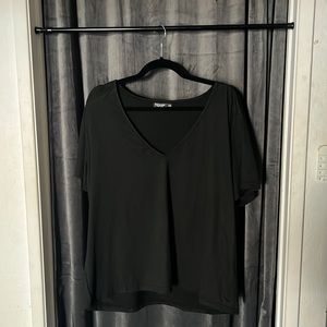 womens black T-shirt